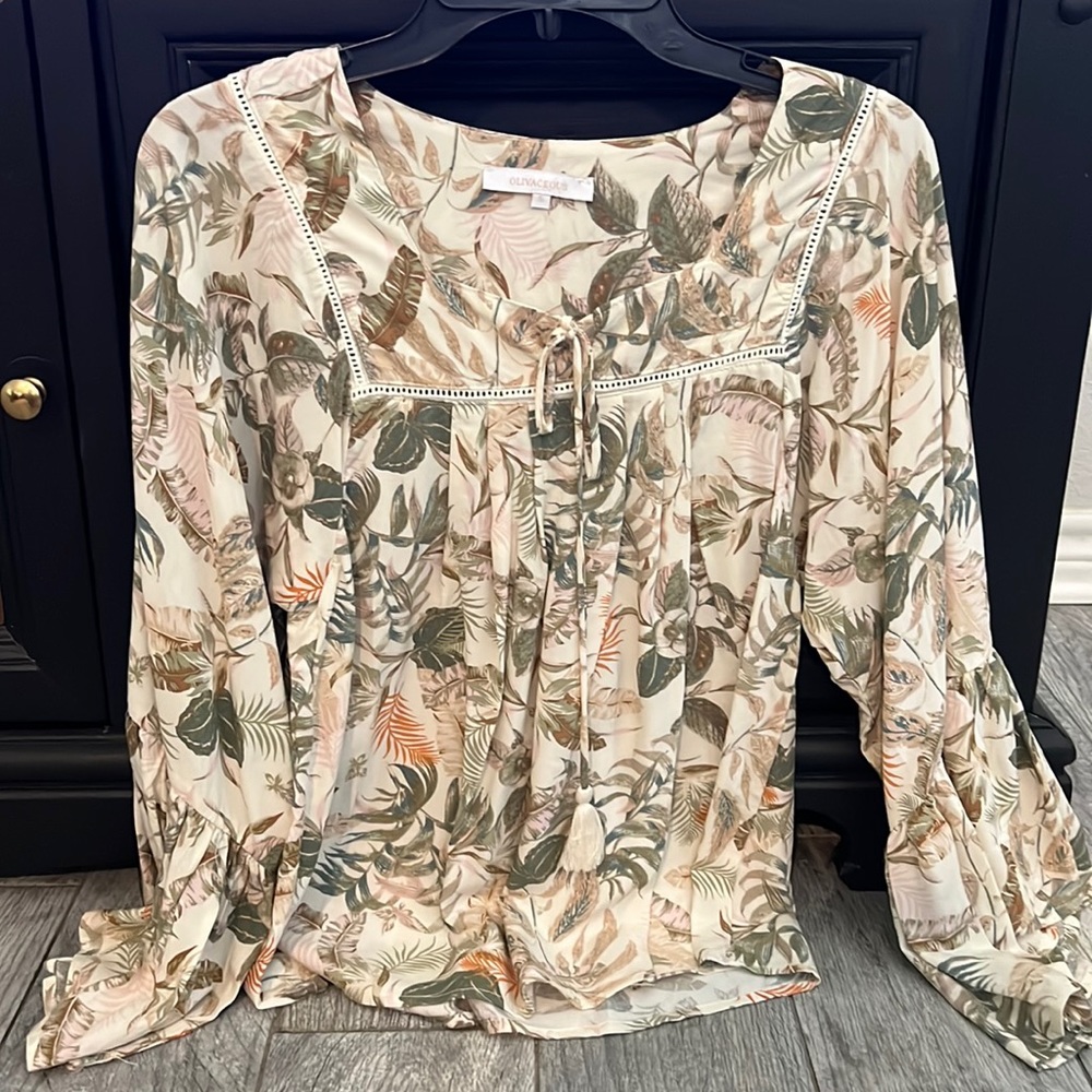 Adorable bell sleeve top